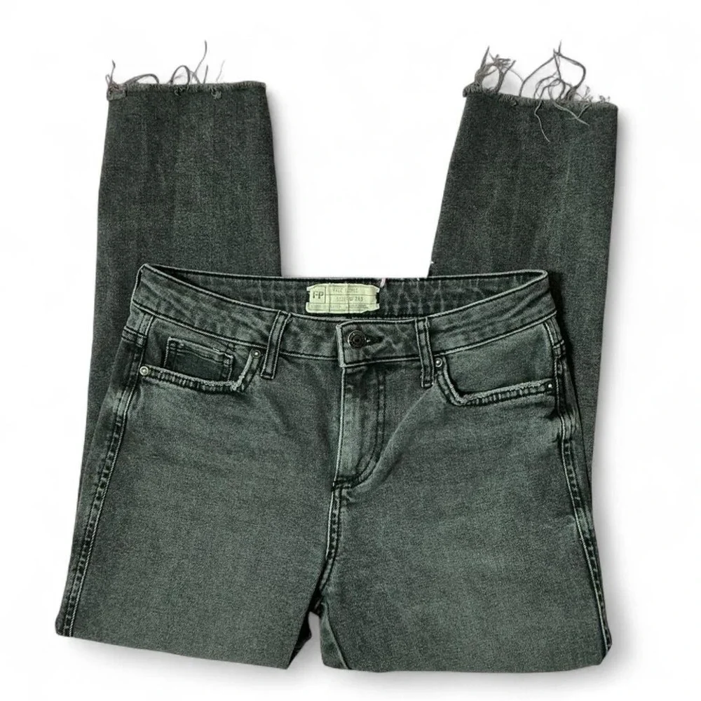 Free‎ People Distressed High Rise Straight Leg Jeans Black Wash Raw Hem 26S